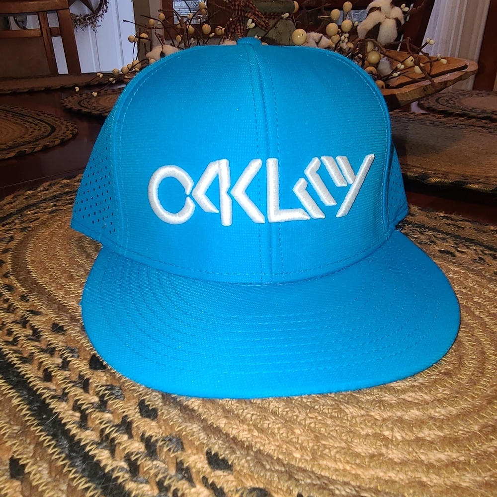 Oakley Snapback